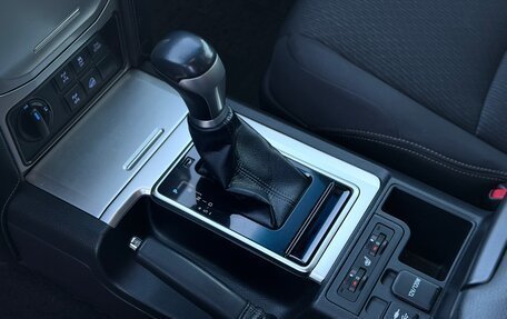Toyota Land Cruiser Prado 150 рестайлинг 2, 2018 год, 4 590 000 рублей, 20 фотография