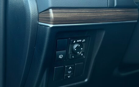 Toyota Land Cruiser Prado 150 рестайлинг 2, 2018 год, 4 590 000 рублей, 31 фотография