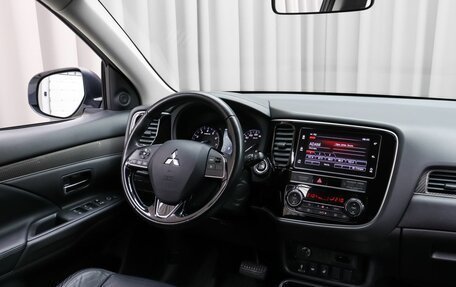 Mitsubishi Outlander III рестайлинг 3, 2018 год, 2 470 000 рублей, 7 фотография