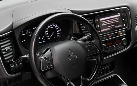 Mitsubishi Outlander III рестайлинг 3, 2018 год, 2 470 000 рублей, 8 фотография