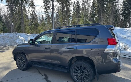 Toyota Land Cruiser Prado 150 рестайлинг 2, 2011 год, 3 200 000 рублей, 1 фотография