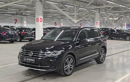 Volkswagen Tiguan II, 2021 год, 3 888 000 рублей, 1 фотография