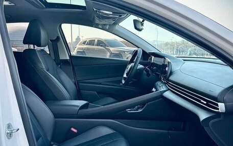 Hyundai Elantra, 2022 год, 1 750 000 рублей, 14 фотография