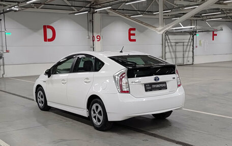 Toyota Prius, 2015 год, 1 450 000 рублей, 8 фотография
