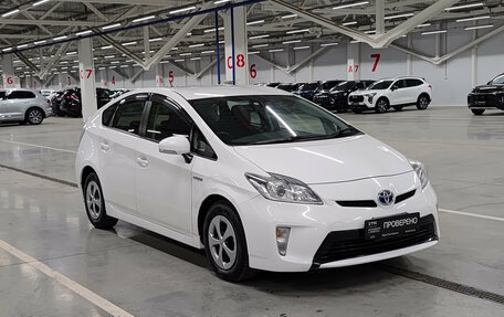 Toyota Prius, 2015 год, 1 450 000 рублей, 3 фотография