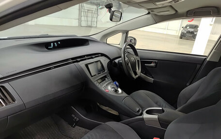 Toyota Prius, 2015 год, 1 450 000 рублей, 13 фотография