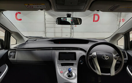 Toyota Prius, 2015 год, 1 450 000 рублей, 17 фотография