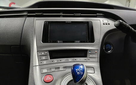 Toyota Prius, 2015 год, 1 450 000 рублей, 18 фотография