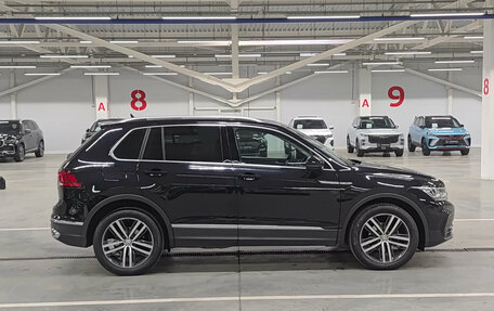 Volkswagen Tiguan II, 2021 год, 3 888 000 рублей, 5 фотография