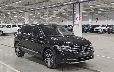 Volkswagen Tiguan II, 2021 год, 3 888 000 рублей, 3 фотография
