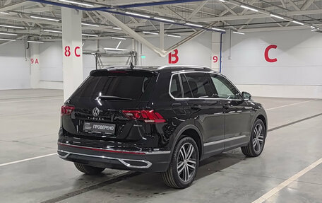 Volkswagen Tiguan II, 2021 год, 3 888 000 рублей, 6 фотография