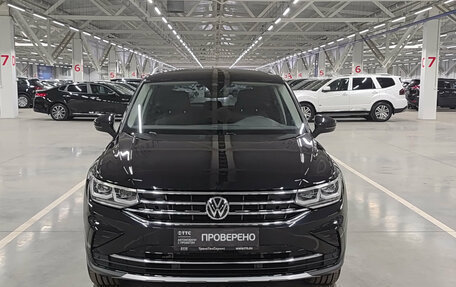 Volkswagen Tiguan II, 2021 год, 3 888 000 рублей, 2 фотография
