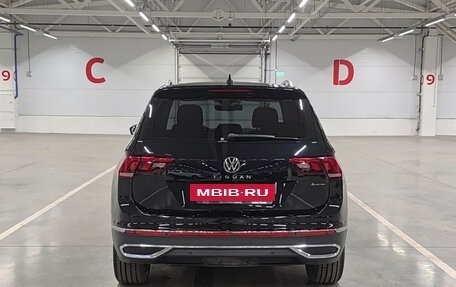 Volkswagen Tiguan II, 2021 год, 3 888 000 рублей, 7 фотография