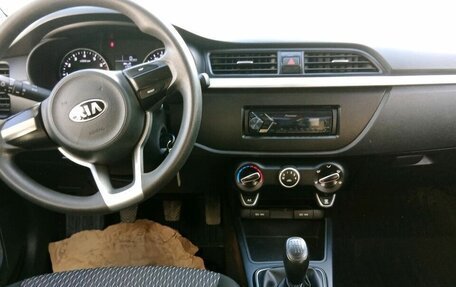 KIA Rio IV, 2018 год, 900 000 рублей, 5 фотография