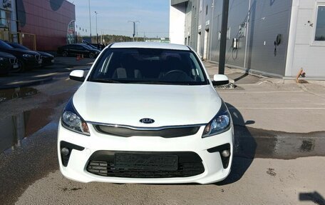 KIA Rio IV, 2018 год, 900 000 рублей, 3 фотография