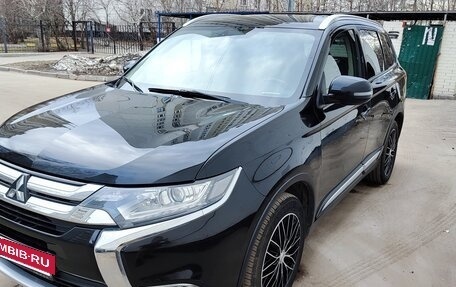 Mitsubishi Outlander III рестайлинг 3, 2016 год, 2 000 000 рублей, 4 фотография