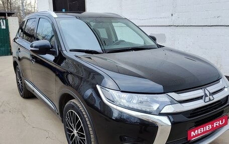 Mitsubishi Outlander III рестайлинг 3, 2016 год, 2 000 000 рублей, 3 фотография