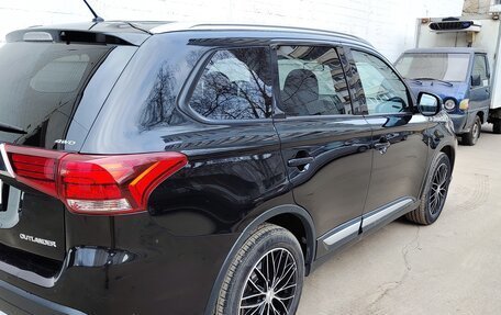 Mitsubishi Outlander III рестайлинг 3, 2016 год, 2 000 000 рублей, 7 фотография