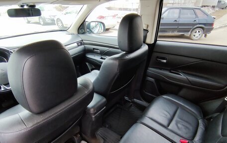 Mitsubishi Outlander III рестайлинг 3, 2016 год, 2 000 000 рублей, 13 фотография