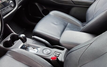 Mitsubishi Outlander III рестайлинг 3, 2016 год, 2 000 000 рублей, 16 фотография