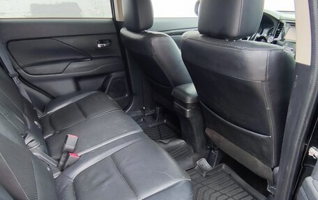 Mitsubishi Outlander III рестайлинг 3, 2016 год, 2 000 000 рублей, 15 фотография