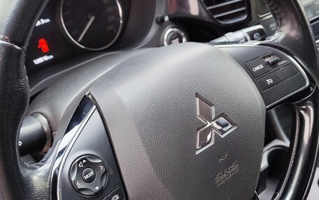 Mitsubishi Outlander III рестайлинг 3, 2016 год, 2 000 000 рублей, 20 фотография