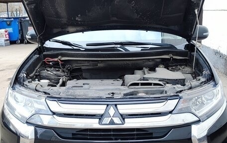 Mitsubishi Outlander III рестайлинг 3, 2016 год, 2 000 000 рублей, 22 фотография