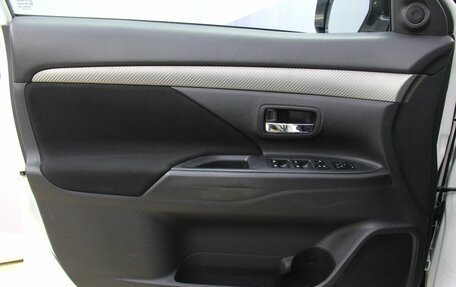 Mitsubishi Outlander III рестайлинг 3, 2017 год, 1 996 300 рублей, 11 фотография