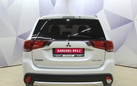 Mitsubishi Outlander III рестайлинг 3, 2017 год, 1 996 300 рублей, 4 фотография