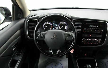 Mitsubishi Outlander III рестайлинг 3, 2017 год, 1 996 300 рублей, 16 фотография