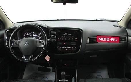 Mitsubishi Outlander III рестайлинг 3, 2017 год, 1 996 300 рублей, 13 фотография