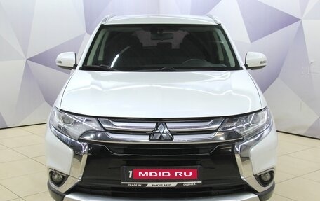 Mitsubishi Outlander III рестайлинг 3, 2017 год, 1 996 300 рублей, 10 фотография