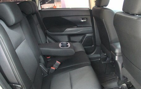 Mitsubishi Outlander III рестайлинг 3, 2017 год, 1 996 300 рублей, 26 фотография