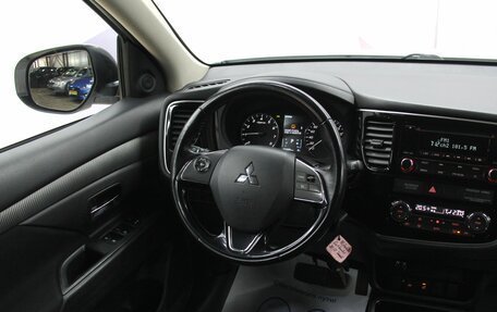 Mitsubishi Outlander III рестайлинг 3, 2017 год, 1 996 300 рублей, 20 фотография