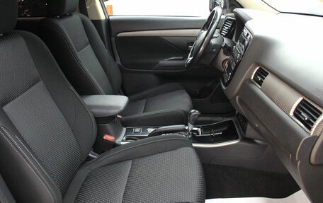 Mitsubishi Outlander III рестайлинг 3, 2017 год, 1 996 300 рублей, 29 фотография