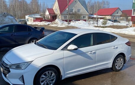 Hyundai Elantra VI рестайлинг, 2019 год, 950 000 рублей, 1 фотография