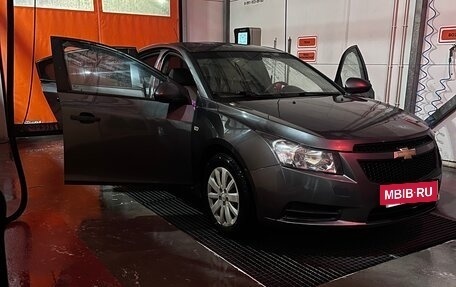 Chevrolet Cruze II, 2010 год, 630 000 рублей, 2 фотография