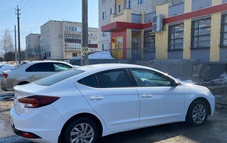 Hyundai Elantra VI рестайлинг, 2019 год, 950 000 рублей, 4 фотография
