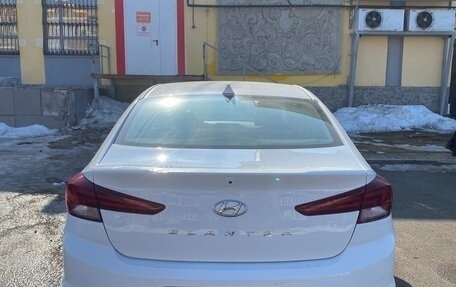 Hyundai Elantra VI рестайлинг, 2019 год, 950 000 рублей, 3 фотография