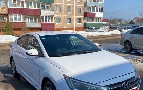 Hyundai Elantra VI рестайлинг, 2019 год, 950 000 рублей, 5 фотография