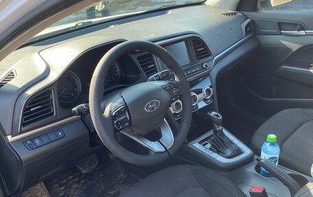 Hyundai Elantra VI рестайлинг, 2019 год, 950 000 рублей, 8 фотография