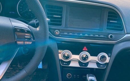 Hyundai Elantra VI рестайлинг, 2019 год, 950 000 рублей, 12 фотография