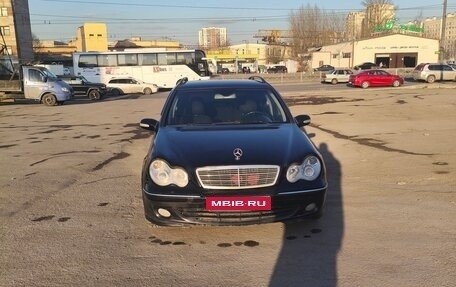 Mercedes-Benz C-Класс, 2004 год, 460 000 рублей, 1 фотография