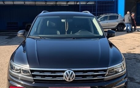 Volkswagen Tiguan II, 2018 год, 3 200 000 рублей, 1 фотография