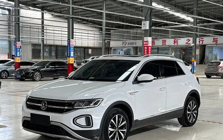 Volkswagen T-Roc I, 2023 год, 1 540 013 рублей, 3 фотография