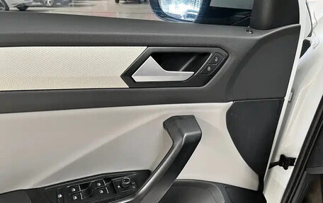 Volkswagen T-Roc I, 2023 год, 1 540 013 рублей, 10 фотография