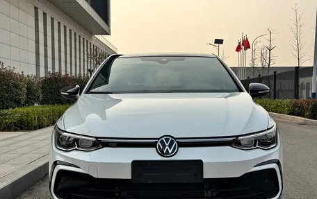 Volkswagen Golf VIII, 2023 год, 1 810 013 рублей, 2 фотография