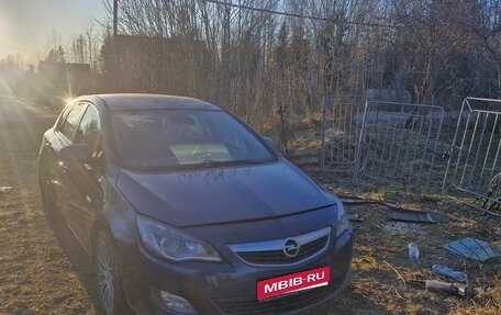 Opel Astra J, 2011 год, 650 000 рублей, 1 фотография