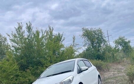 Toyota Vitz, 2012 год, 880 000 рублей, 1 фотография