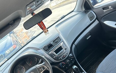 Hyundai Solaris II рестайлинг, 2015 год, 965 000 рублей, 3 фотография